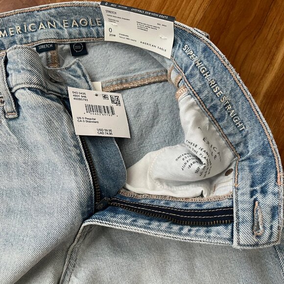 NWT** AE Super Hi-Rise Straight Jeans - Picture 2 of 4